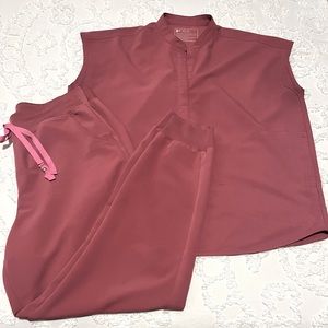 FIGS set: M- Rafaela top L- Zamora jogger.